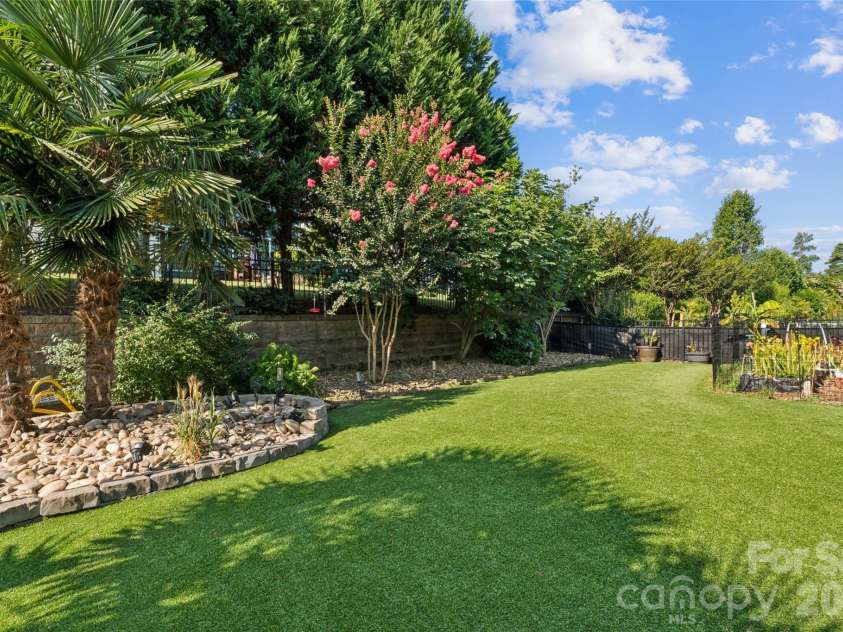 123 Tomahawk Drive, Mooresville, NC 28117.  MLS# CAR4401641, YatesRealty ID 37674. 