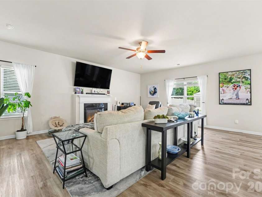 2007 Karen Woods Lane, Charlotte, NC 28216.  MLS# CAR4401308, YatesRealty ID 37675. 