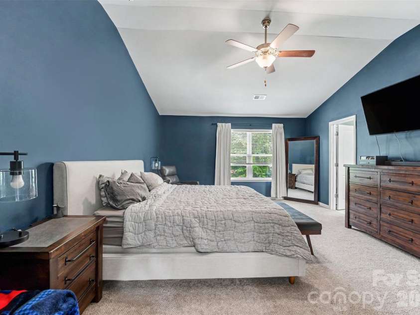 2007 Karen Woods Lane, Charlotte, NC 28216.  MLS# CAR4401308, YatesRealty ID 37675. 