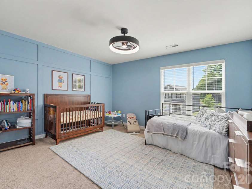 2007 Karen Woods Lane, Charlotte, NC 28216.  MLS# CAR4401308, YatesRealty ID 37675. 
