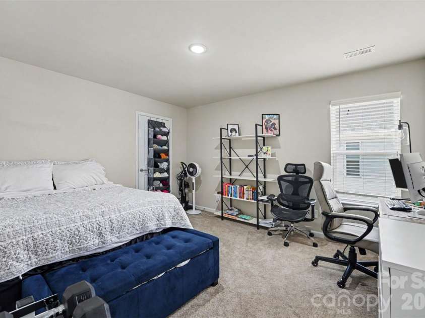 2007 Karen Woods Lane, Charlotte, NC 28216.  MLS# CAR4401308, YatesRealty ID 37675. 