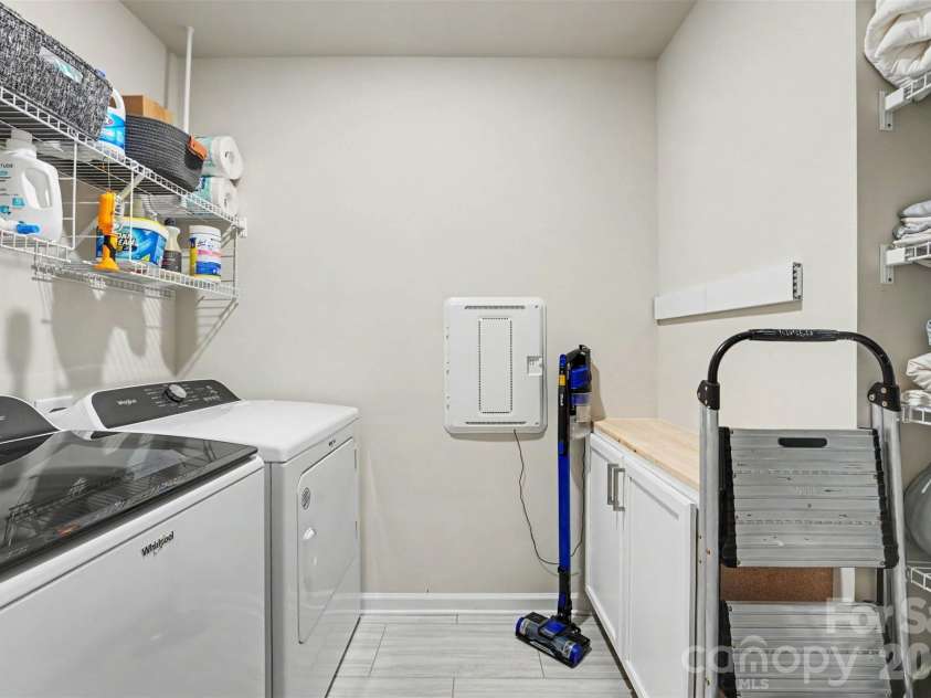 2007 Karen Woods Lane, Charlotte, NC 28216.  MLS# CAR4401308, YatesRealty ID 37675. 