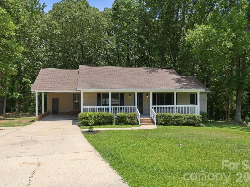 1801 Bridgewood Drive, Lancaster, SC 29720.  MLS# CAR4401979, YatesRealty ID 37676. 