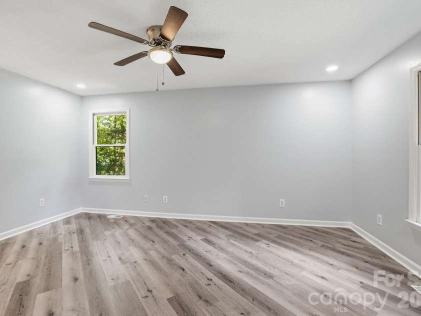 1801 Bridgewood Drive, Lancaster, SC 29720.  MLS# CAR4401979, YatesRealty ID 37676. 