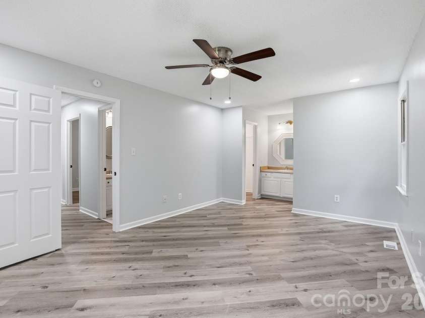 1801 Bridgewood Drive, Lancaster, SC 29720.  MLS# CAR4401979, YatesRealty ID 37676. 