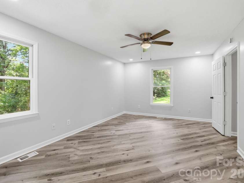 1801 Bridgewood Drive, Lancaster, SC 29720.  MLS# CAR4401979, YatesRealty ID 37676. 