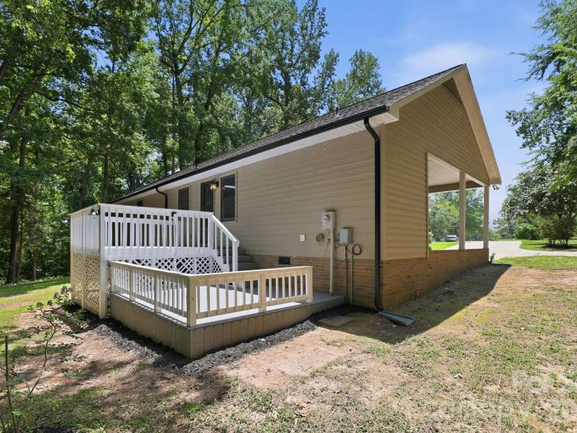 1801 Bridgewood Drive, Lancaster, SC 29720.  MLS# CAR4401979, YatesRealty ID 37676. 