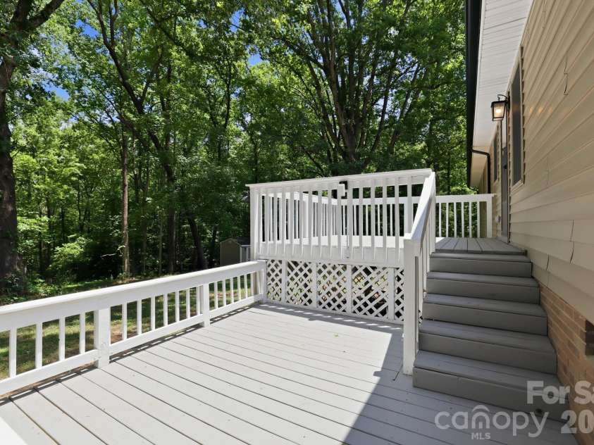 1801 Bridgewood Drive, Lancaster, SC 29720.  MLS# CAR4401979, YatesRealty ID 37676. 