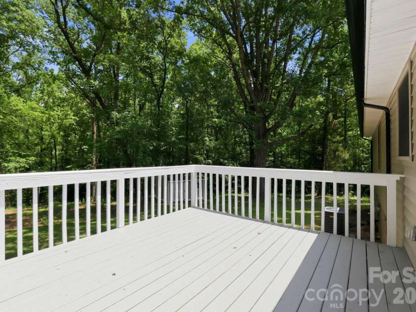 1801 Bridgewood Drive, Lancaster, SC 29720.  MLS# CAR4401979, YatesRealty ID 37676. 