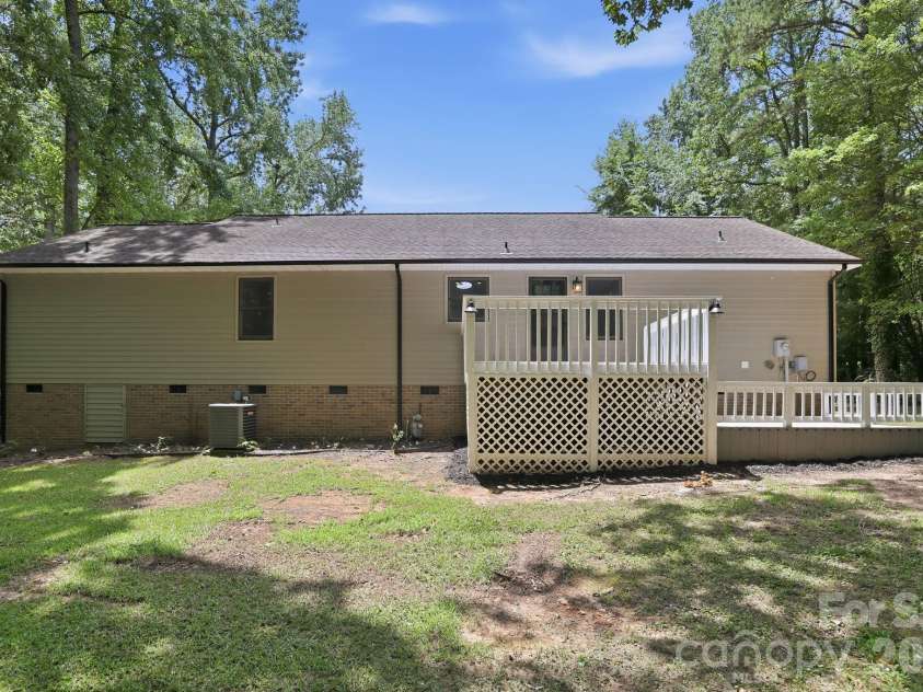 1801 Bridgewood Drive, Lancaster, SC 29720.  MLS# CAR4401979, YatesRealty ID 37676. 