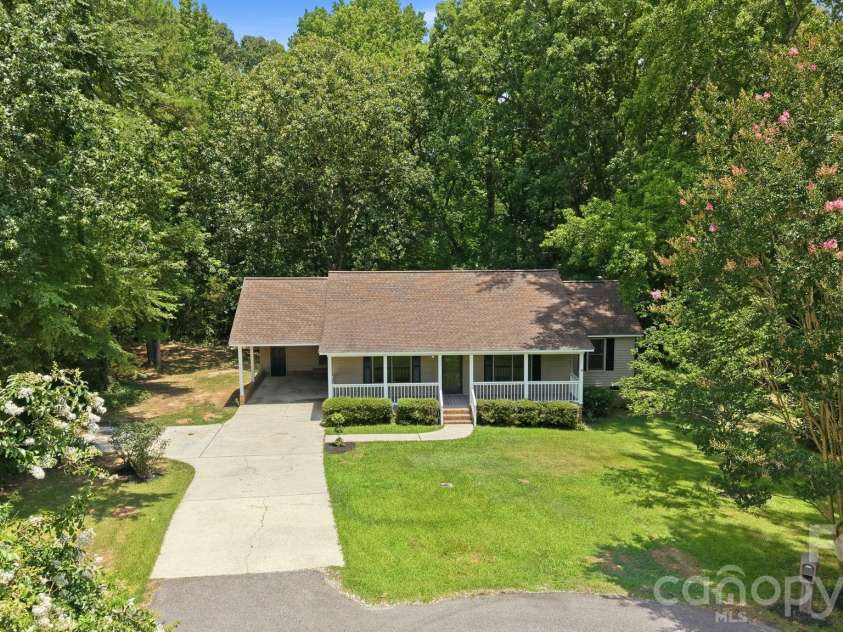 1801 Bridgewood Drive, Lancaster, SC 29720.  MLS# CAR4401979, YatesRealty ID 37676. 