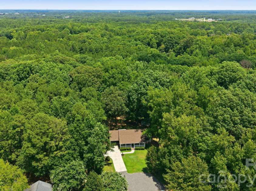 1801 Bridgewood Drive, Lancaster, SC 29720.  MLS# CAR4401979, YatesRealty ID 37676. 
