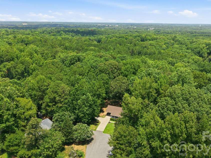 1801 Bridgewood Drive, Lancaster, SC 29720.  MLS# CAR4401979, YatesRealty ID 37676. 