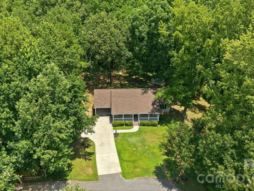 1801 Bridgewood Drive, Lancaster, SC 29720.  MLS# CAR4401979, YatesRealty ID 37676. 