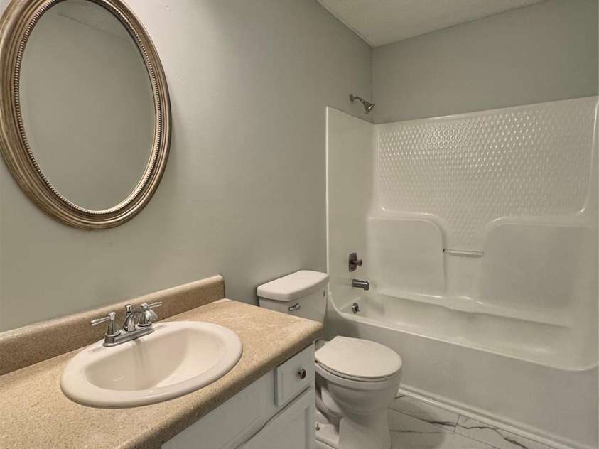 1801 Bridgewood Drive, Lancaster, SC 29720.  MLS# CAR4401979, YatesRealty ID 37676. Hall Full Bath
