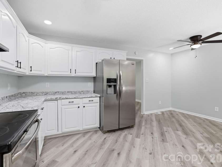 1801 Bridgewood Drive, Lancaster, SC 29720.  MLS# CAR4401979, YatesRealty ID 37676. Kitchen