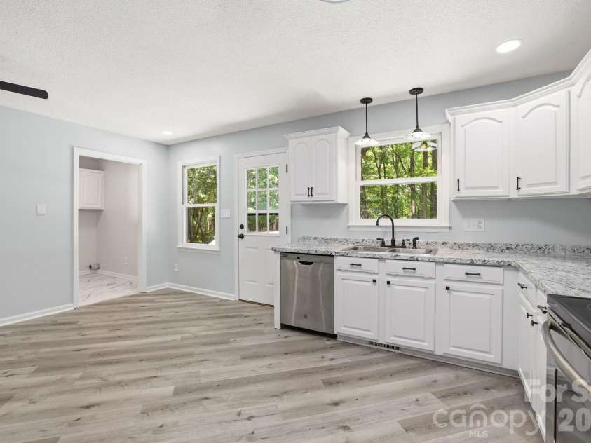 1801 Bridgewood Drive, Lancaster, SC 29720.  MLS# CAR4401979, YatesRealty ID 37676. Kitchen
