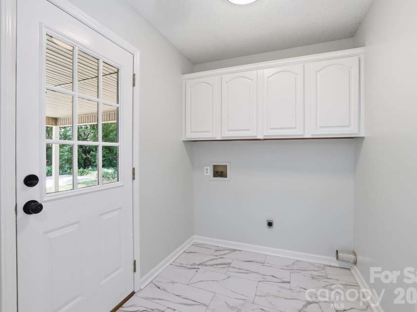 1801 Bridgewood Drive, Lancaster, SC 29720.  MLS# CAR4401979, YatesRealty ID 37676. Laundry
