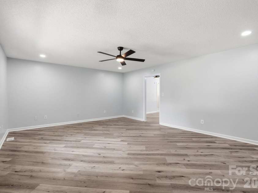 1801 Bridgewood Drive, Lancaster, SC 29720.  MLS# CAR4401979, YatesRealty ID 37676. Living Room