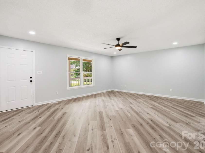 1801 Bridgewood Drive, Lancaster, SC 29720.  MLS# CAR4401979, YatesRealty ID 37676. Living Room