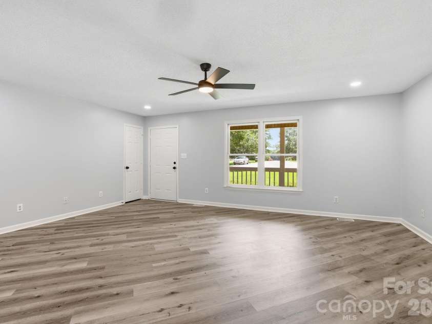 1801 Bridgewood Drive, Lancaster, SC 29720.  MLS# CAR4401979, YatesRealty ID 37676. Living Room