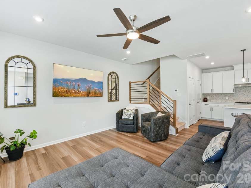 5858 Strathmore Court, Charlotte, NC 28215.  MLS# CAR4402331, YatesRealty ID 37678. Solid Floors on Main