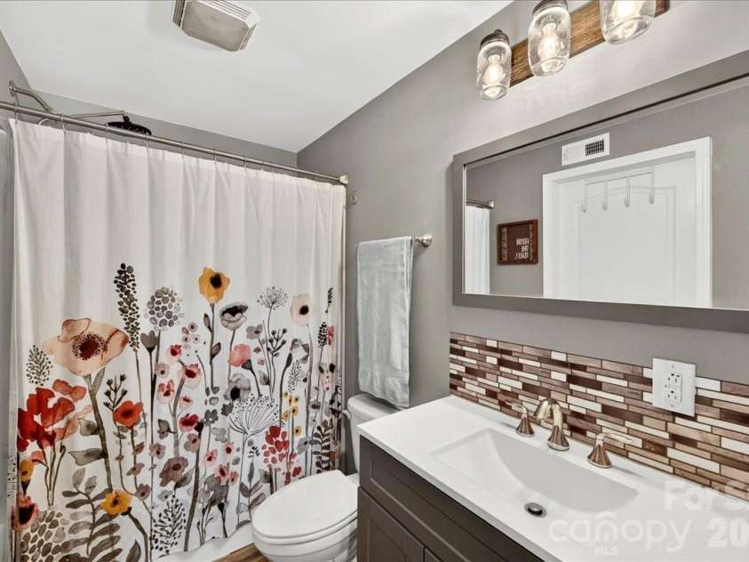 3093 Hartson Pointe Drive, Fort Mill, SC 29707.  MLS# CAR4402189, YatesRealty ID 37679. Full bath in basement