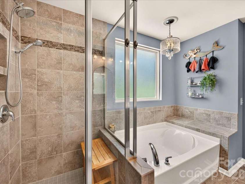 3093 Hartson Pointe Drive, Fort Mill, SC 29707.  MLS# CAR4402189, YatesRealty ID 37679. Primary bath