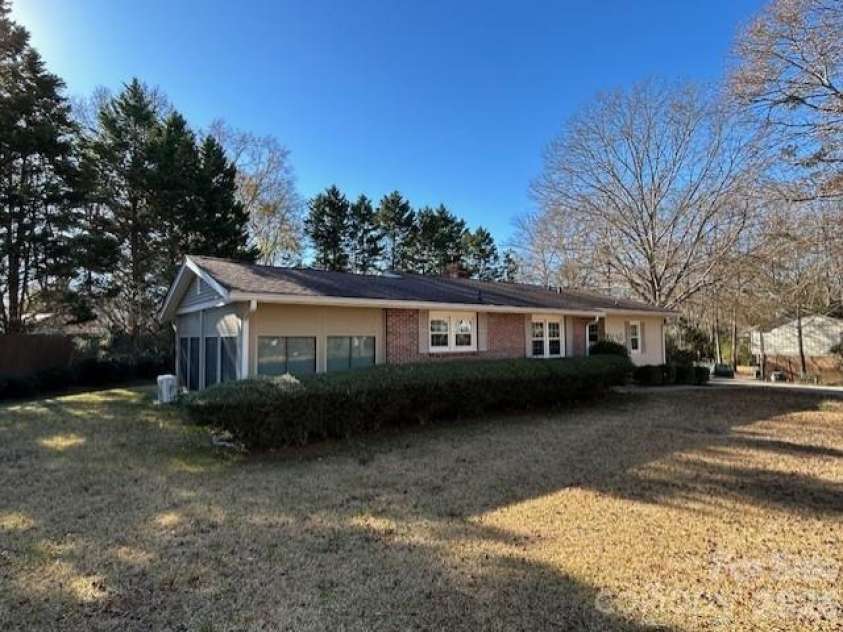 408 Gillsbrook Road, Lancaster, SC 29720.  MLS# CAR4354269, YatesRealty ID 3768. 