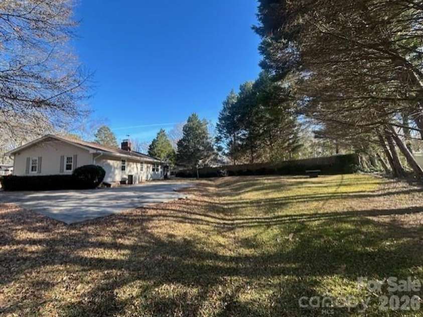 408 Gillsbrook Road, Lancaster, SC 29720.  MLS# CAR4354269, YatesRealty ID 3768. 