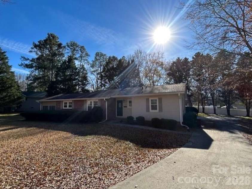 408 Gillsbrook Road, Lancaster, SC 29720.  MLS# CAR4354269, YatesRealty ID 3768. 
