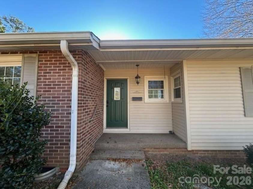 408 Gillsbrook Road, Lancaster, SC 29720.  MLS# CAR4354269, YatesRealty ID 3768. 