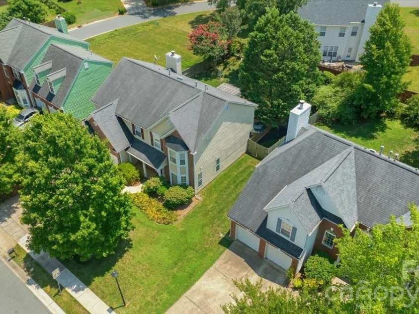 11932 Fox Glen Road, Charlotte, NC 28269.  MLS# CAR4402298, YatesRealty ID 37682. 