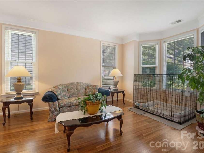 11932 Fox Glen Road, Charlotte, NC 28269.  MLS# CAR4402298, YatesRealty ID 37682. Flex Space