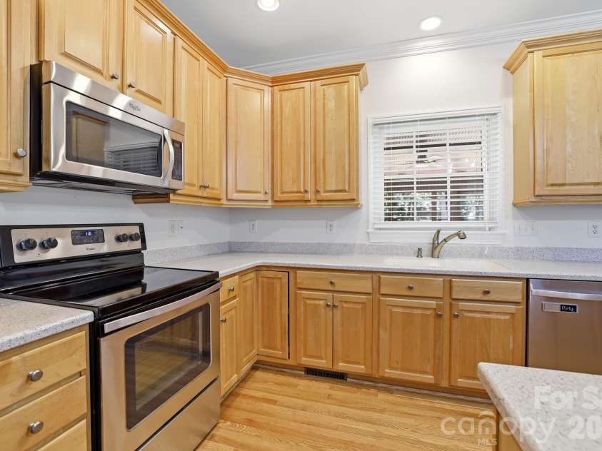 4024 Wild Nursery Court, Charlotte, NC 28215.  MLS# CAR4400472, YatesRealty ID 37683. 