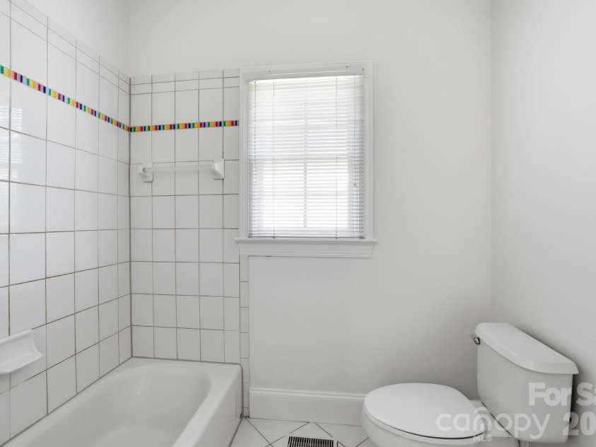 4024 Wild Nursery Court, Charlotte, NC 28215.  MLS# CAR4400472, YatesRealty ID 37683. 