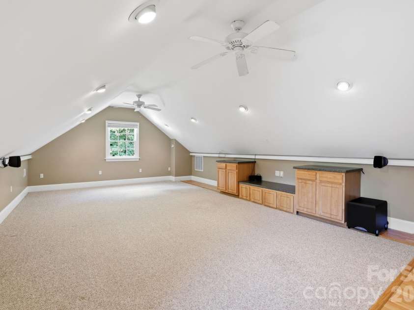 4024 Wild Nursery Court, Charlotte, NC 28215.  MLS# CAR4400472, YatesRealty ID 37683. 