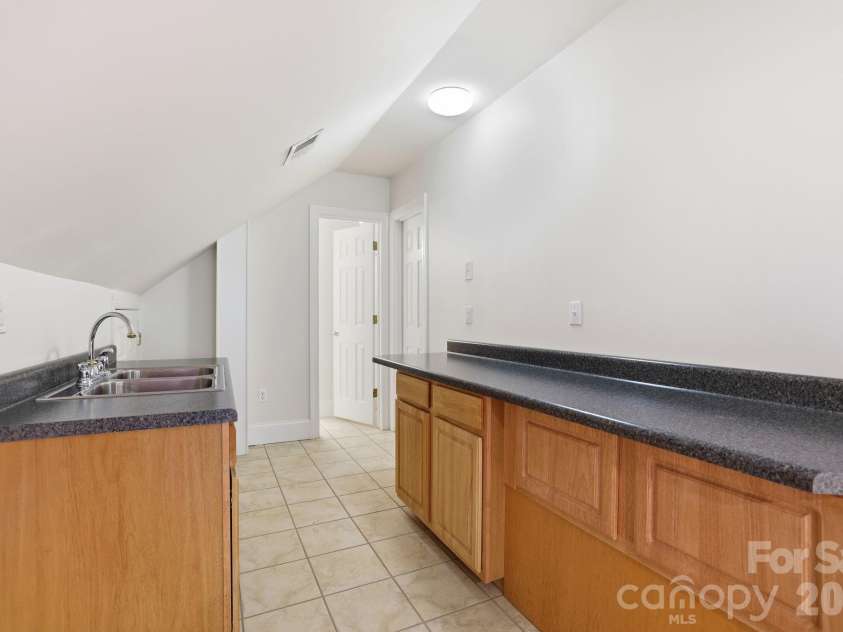 4024 Wild Nursery Court, Charlotte, NC 28215.  MLS# CAR4400472, YatesRealty ID 37683. 