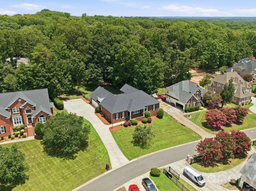 4024 Wild Nursery Court, Charlotte, NC 28215.  MLS# CAR4400472, YatesRealty ID 37683. 