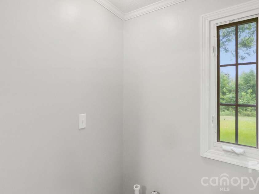 125 Red Fox Court, Mount Holly, NC 28120.  MLS# CAR4403020, YatesRealty ID 37684. 1/2 bathroom connected to flex space