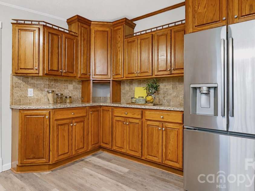 125 Red Fox Court, Mount Holly, NC 28120.  MLS# CAR4403020, YatesRealty ID 37684. Bright and open kitchen