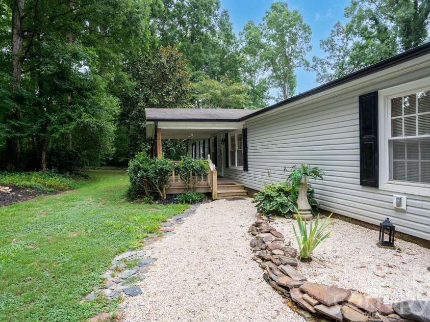 125 Red Fox Court, Mount Holly, NC 28120.  MLS# CAR4403020, YatesRealty ID 37684. Front walkway
