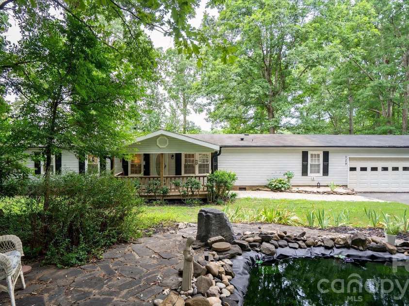 125 Red Fox Court, Mount Holly, NC 28120.  MLS# CAR4403020, YatesRealty ID 37684. Welcome home!