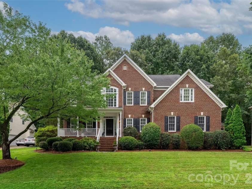 4034 Nicole Eileen Lane, Charlotte, NC 28216.  MLS# CAR4403119, YatesRealty ID 37687. 