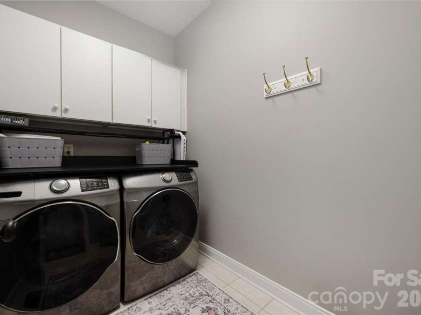 4034 Nicole Eileen Lane, Charlotte, NC 28216.  MLS# CAR4403119, YatesRealty ID 37687. 