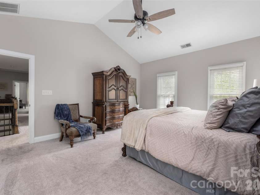 4034 Nicole Eileen Lane, Charlotte, NC 28216.  MLS# CAR4403119, YatesRealty ID 37687. 