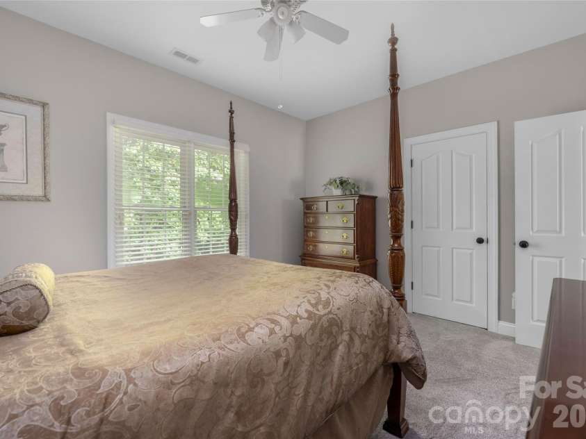 4034 Nicole Eileen Lane, Charlotte, NC 28216.  MLS# CAR4403119, YatesRealty ID 37687. 