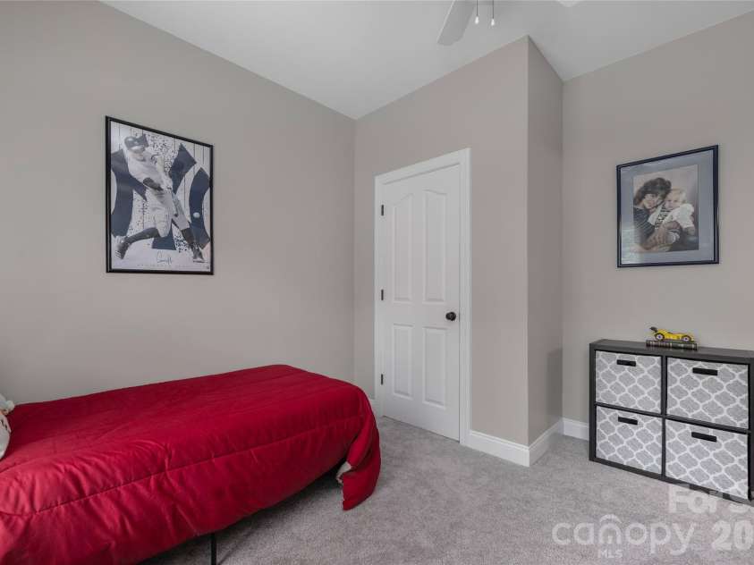 4034 Nicole Eileen Lane, Charlotte, NC 28216.  MLS# CAR4403119, YatesRealty ID 37687. 