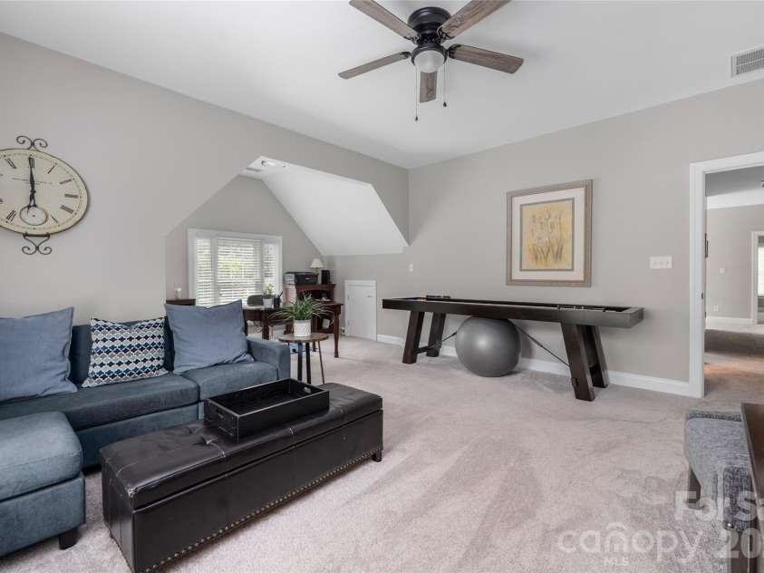 4034 Nicole Eileen Lane, Charlotte, NC 28216.  MLS# CAR4403119, YatesRealty ID 37687. 