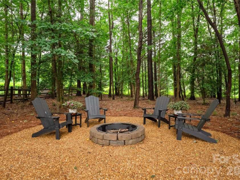 4034 Nicole Eileen Lane, Charlotte, NC 28216.  MLS# CAR4403119, YatesRealty ID 37687. 